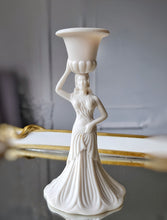 Load image into Gallery viewer, Statue Sphere Stand - White
