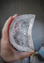 Cargar imagen en el visor de la galería, Clear Quartz Moon Bowl - small #099
