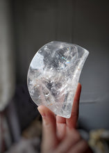 Cargar imagen en el visor de la galería, Clear Quartz Moon Bowl - small #101
