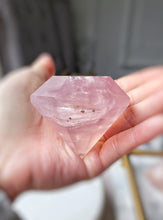 將圖片載入圖庫檢視器 Rose Quartz Diamond - 163g #115
