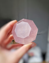 將圖片載入圖庫檢視器 Rose Quartz Diamond - 163g #115
