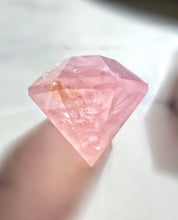 將圖片載入圖庫檢視器 Rose Quartz Diamond - 150g #118
