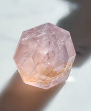 將圖片載入圖庫檢視器 Rose Quartz Diamond - 150g #118
