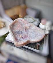 Cargar imagen en el visor de la galería, Large Pink Amethyst Bowl - 2.71kg #1
