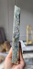 將圖片載入圖庫檢視器 Snowflake Rainbow Fluorite Slab - 1.72kg #3
