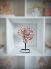 將圖片載入圖庫檢視器 Pink Amethyst Slab on Black Stand - 982g #142
