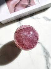 画像をギャラリービューアに読み込む, High Grade - Asterism Star Rose Quartz Sphere - Hot Pink 632g #37
