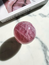 画像をギャラリービューアに読み込む, High Grade - Asterism Star Rose Quartz Sphere - Hot Pink 632g #37
