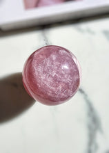 画像をギャラリービューアに読み込む, High Grade - Asterism Star Rose Quartz Sphere - Hot Pink 632g #37
