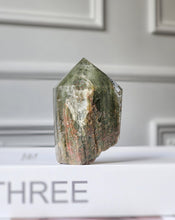 將圖片載入圖庫檢視器 Lodolite / Garden Quartz Point #77
