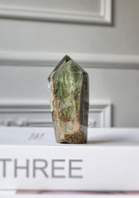 將圖片載入圖庫檢視器 Lodolite / Garden Quartz Point #77
