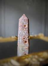 Cargar imagen en el visor de la galería, Pink Amethyst Flower Tower - 285g #101
