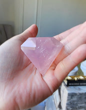 Load image into Gallery viewer, Rose Quartz Diamond - small 85g #124
