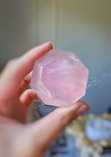 Load image into Gallery viewer, Rose Quartz Diamond - small 85g #124
