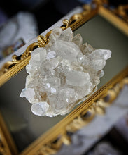 画像をギャラリービューアに読み込む, Icy Himalayan Quartz Cluster - 1.7kg #103
