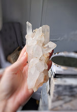 Cargar imagen en el visor de la galería, Clear Quartz Cluster - small 354g #102
