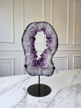 Cargar imagen en el visor de la galería, Large Amethyst Portal / Slab on stand - 4.16kg #1
