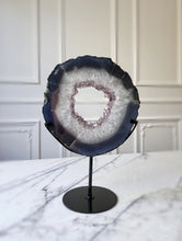 將圖片載入圖庫檢視器 Amethyst Portal / Slab on stand - 2.46kg #2
