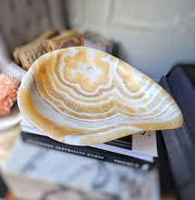 Cargar imagen en el visor de la galería, Large Mexican Orange Calcite Bowl - 2.45kg #2
