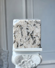 이미지를 갤러리 뷰어에 로드 , Black &amp; White Quartz Cube - 1.06kg #95
