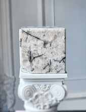 이미지를 갤러리 뷰어에 로드 , Black &amp; White Quartz Cube - 1.06kg #95
