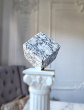 이미지를 갤러리 뷰어에 로드 , Black &amp; White Quartz Cube - 1.16kg #211
