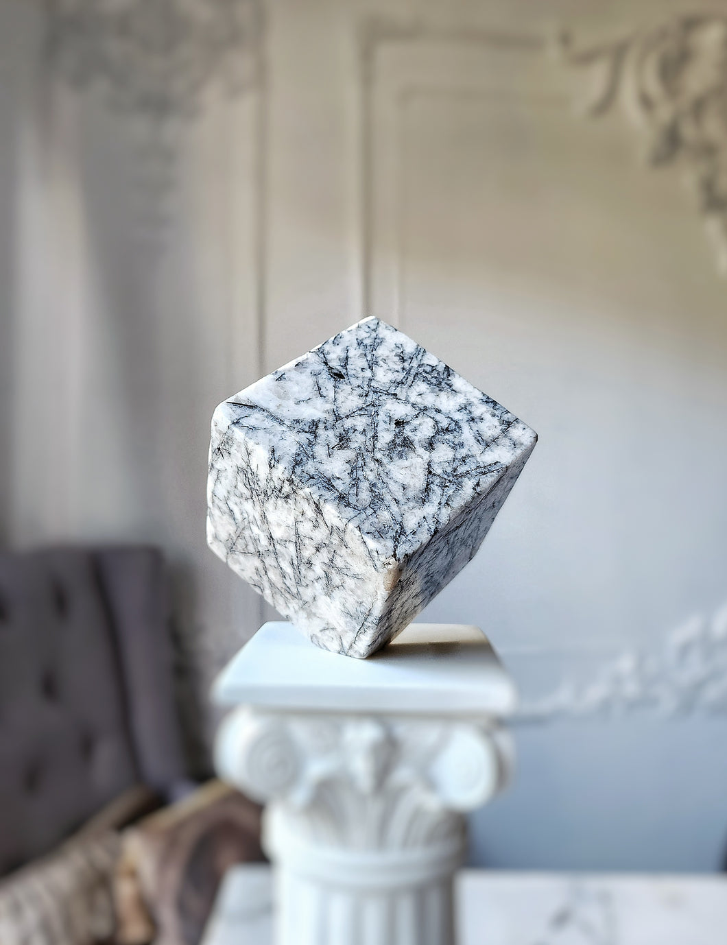 Black & White Quartz Cube - 1.16kg #211