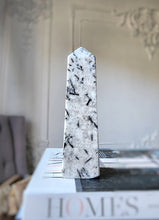 Load image into Gallery viewer, Black &amp; White Quartz Tower - 689g #118
