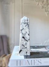 將圖片載入圖庫檢視器 Black &amp; White Quartz Tower - 689g #118
