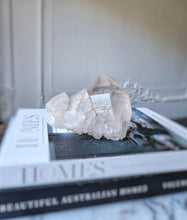 Cargar imagen en el visor de la galería, Himalayan Quartz Cluster - 690g #136
