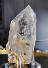 將圖片載入圖庫檢視器 Premium Grade Rutilated Golden Himalayan Quartz - 1.68kg #188
