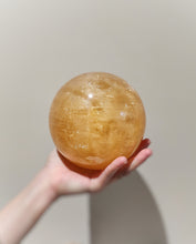 이미지를 갤러리 뷰어에 로드 , Large Asterism Golden Honey Calcite Sphere - 3.26kg #S1
