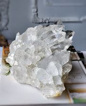 Cargar imagen en el visor de la galería, Premium Grade Large Himalayan Quartz Cluster - 2.65kg #262
