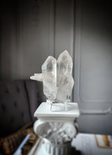 Cargar imagen en el visor de la galería, Himalayan Quartz Cluster on Stand - small 280g #282
