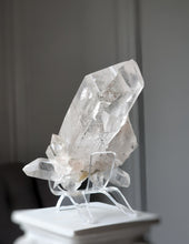 Cargar imagen en el visor de la galería, Himalayan Quartz Cluster on Stand - small 329g #283
