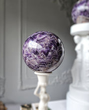 Cargar imagen en el visor de la galería, Chevron Amethyst Sphere - 1.5kg #148
