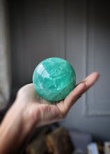 画像をギャラリービューアに読み込む, Green Fluorite Sphere - 620g #22
