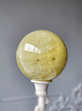 画像をギャラリービューアに読み込む, Lemon Citrine Quartz Sphere - 1.63kg #251
