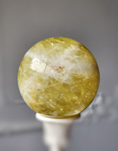 画像をギャラリービューアに読み込む, Lemon Citrine Quartz Sphere - 704g #19
