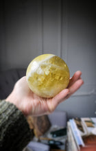 画像をギャラリービューアに読み込む, Lemon Citrine Quartz Sphere - 704g #19
