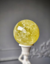 画像をギャラリービューアに読み込む, Lemon Citrine Quartz Sphere - 665g #21
