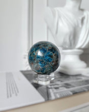 將圖片載入圖庫檢視器 Blue Apatite Sphere - 396g #71
