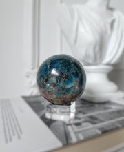 將圖片載入圖庫檢視器 Blue Apatite Sphere - 396g #71
