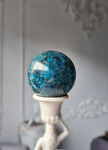 Cargar imagen en el visor de la galería, Blue Apatite Sphere - 390g #77
