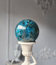 Cargar imagen en el visor de la galería, Blue Apatite Sphere - 390g #77
