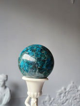 Cargar imagen en el visor de la galería, Blue Apatite Sphere - 390g #77
