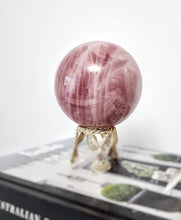 將圖片載入圖庫檢視器 Rose Quartz Sphere - 1.86kg #17
