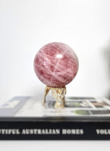 將圖片載入圖庫檢視器 Rose Quartz Sphere - 1.86kg #17
