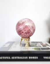 將圖片載入圖庫檢視器 Rose Quartz Sphere - 1.86kg #17
