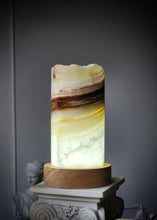 Cargar imagen en el visor de la galería, Onyx Lamp / Round Pillar with LED Light Base - small #88
